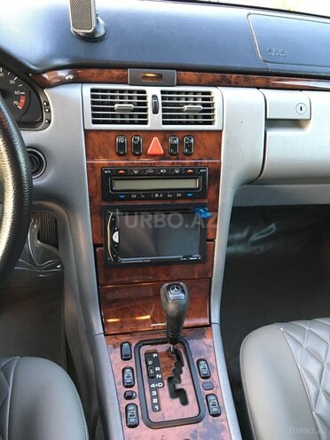 Mercedes E 240 1999, 265,000 km - 2.4 л - Kürdəmir