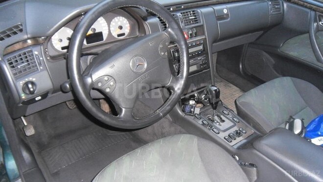 Mercedes E 270 2001, 260,000 km - 2.7 l - Xudat