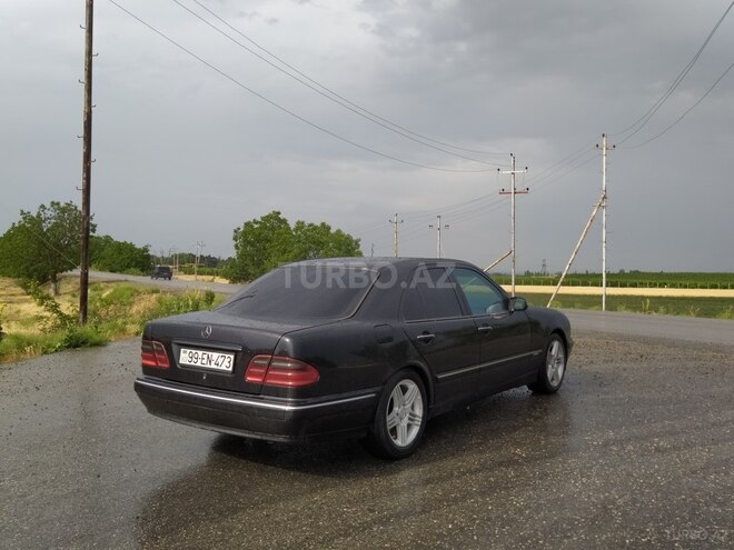 Mercedes E 270 2001, 260,000 km - 2.7 l - Xudat