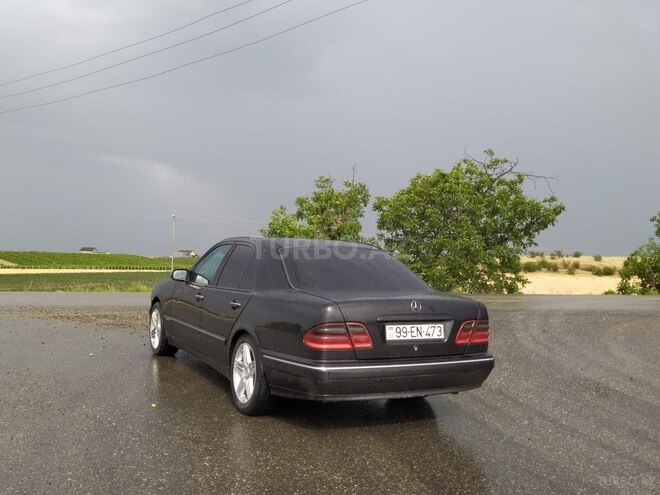Mercedes E 270 2001, 260,000 km - 2.7 l - Xudat