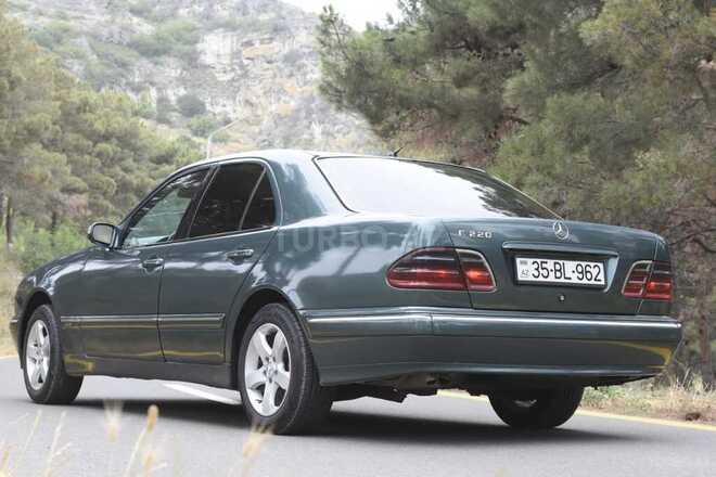 Mercedes E 220 2000, 200,000 km - 2.2 l - Qazax