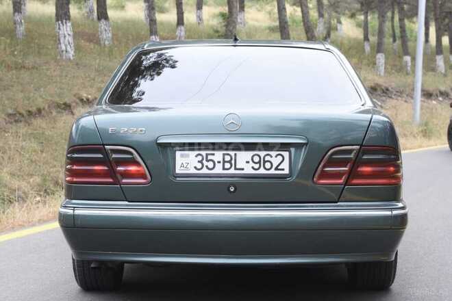 Mercedes E 220 2000, 200,000 km - 2.2 l - Qazax