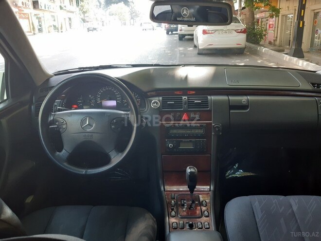Mercedes E 240 2001, 259,800 km - 2.6 l - Ağsu