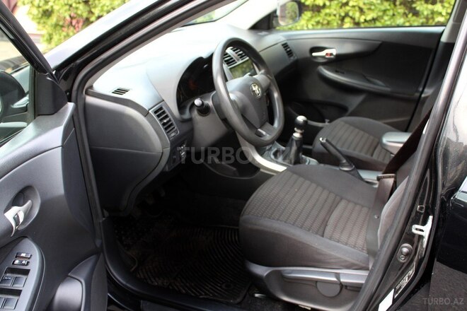 Toyota Corolla 2011, 114,000 km - 1.4 l - Bakı