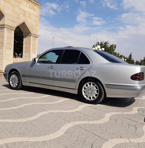 Mercedes E 220 2000, 305,000 km - 2.2 l - Gəncə