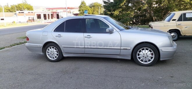 Mercedes E 270 1999, 383,633 km - 2.7 l - Qazax