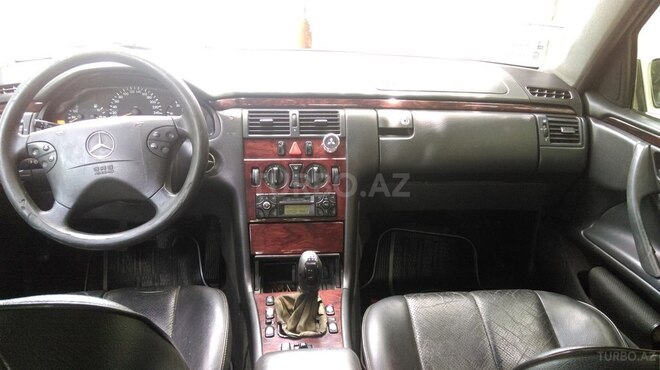 Mercedes E 220 2001, 296,000 km - 2.2 l - Bakı