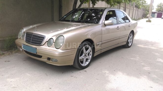 Mercedes E 220 2001, 296,000 km - 2.2 l - Bakı