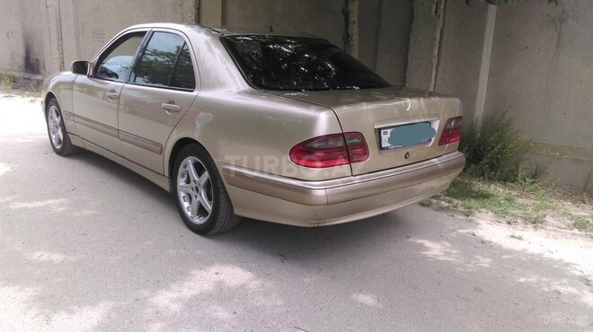 Mercedes E 220 2001, 296,000 km - 2.2 l - Bakı