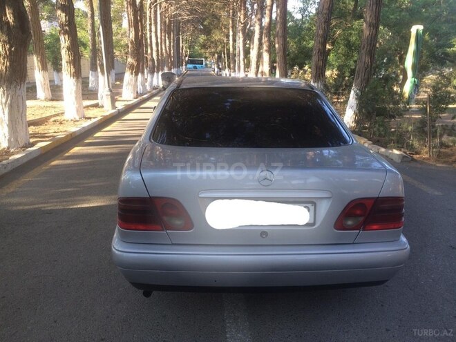 Mercedes E 220 1997, 368,000 km - 2.2 l - Sumqayıt