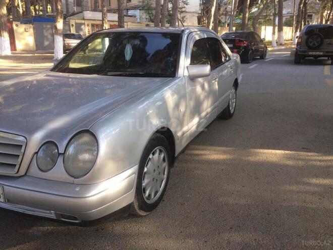 Mercedes E 220 1997, 368,000 km - 2.2 l - Sumqayıt