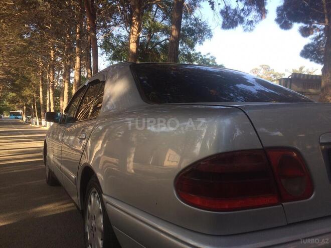 Mercedes E 220 1997, 368,000 km - 2.2 l - Sumqayıt