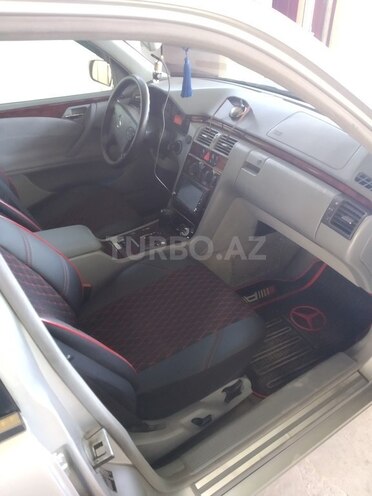 Mercedes E 240 2000, 360,000 km - 2.4 l - Salyan