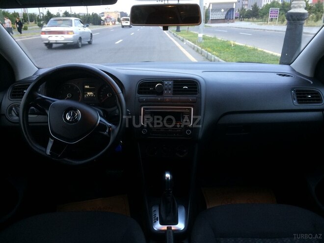 Volkswagen Polo 2018, 58,500 km - 1.6 l - Bakı