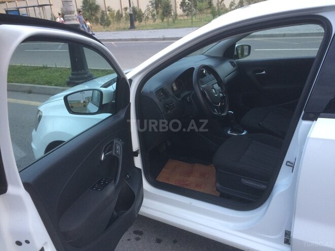 Volkswagen Polo 2018, 58,500 km - 1.6 l - Bakı