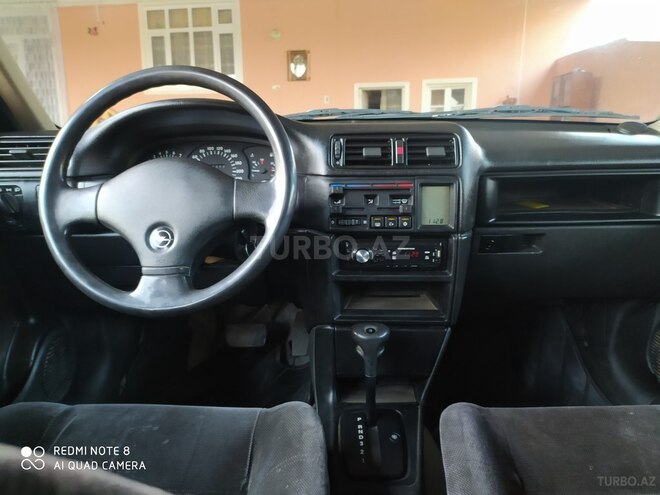 Opel Vectra 1991, 228,000 km - 2.0 l - Qazax