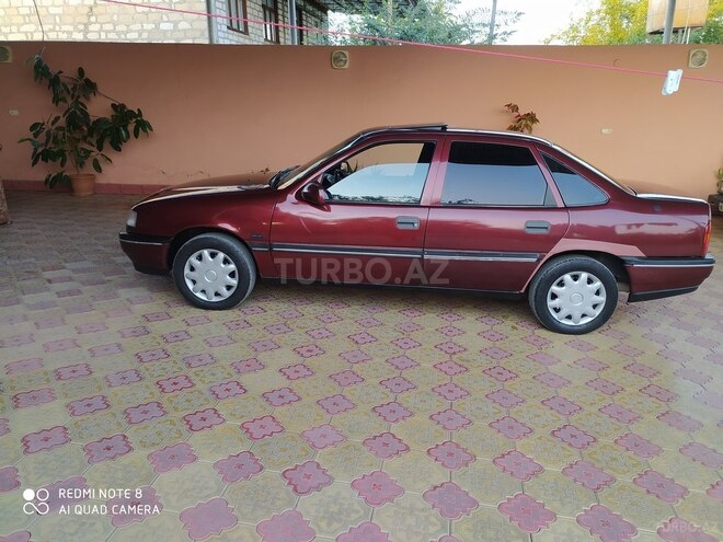 Opel Vectra 1991, 228,000 km - 2.0 l - Qazax