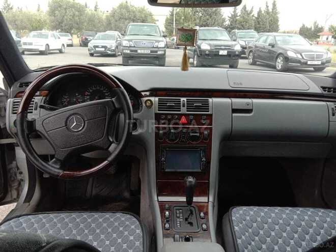 Mercedes E 230 1997, 271,000 km - 2.3 l - Bakı