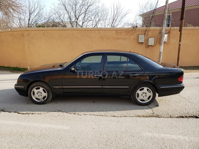 Mercedes E 220 2000, 245,000 km - 2.2 l - Bakı