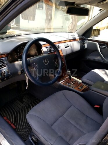 Mercedes E 240 1999, 295,000 km - 2.4 л - Bakı