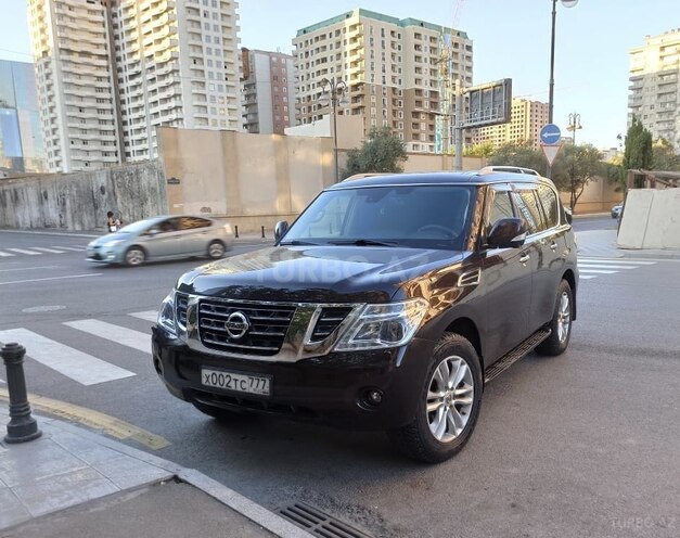 Nissan Patrol 2011, 180,000 km - 5.6 l - Bakı