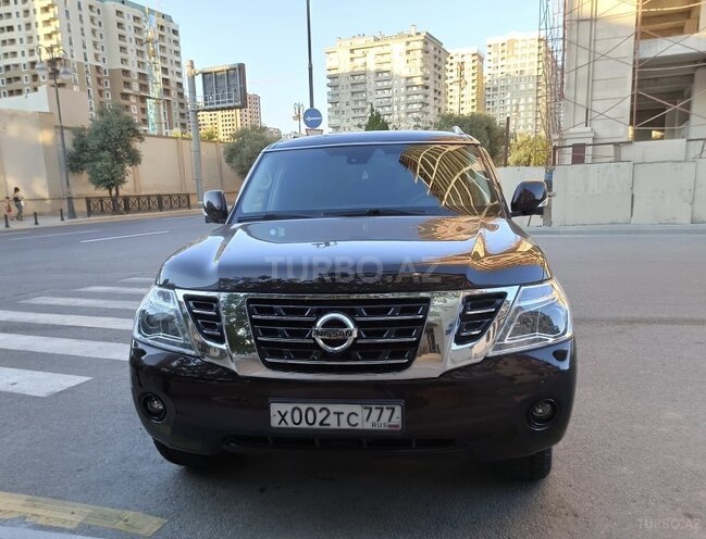 Nissan Patrol 2011, 180,000 km - 5.6 l - Bakı