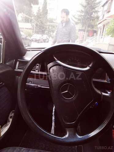 Mercedes E 220 1993, 445,630 km - 2.2 l - Bakı