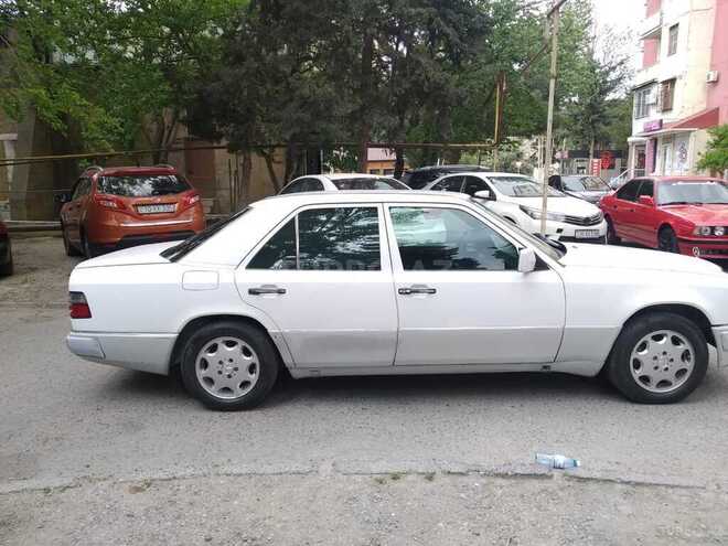 Mercedes E 220 1993, 445,630 km - 2.2 l - Bakı