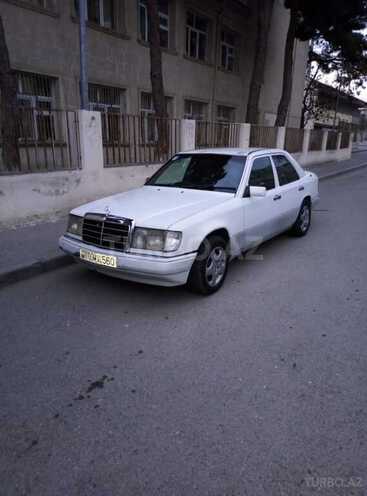 Mercedes E 220 1993, 445,630 km - 2.2 l - Bakı