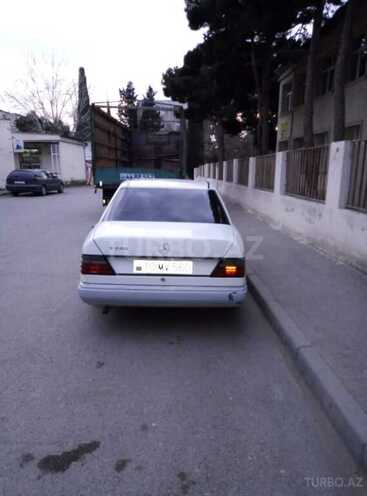 Mercedes E 220 1993, 445,630 km - 2.2 l - Bakı
