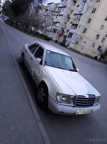 Mercedes E 220 1993, 445,630 km - 2.2 l - Bakı