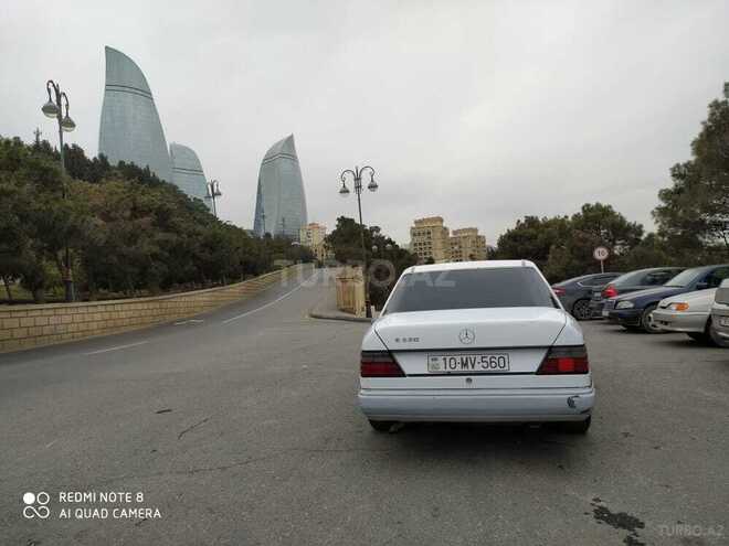 Mercedes E 220 1993, 445,630 km - 2.2 l - Bakı
