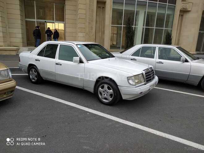 Mercedes E 220 1993, 445,630 km - 2.2 l - Bakı
