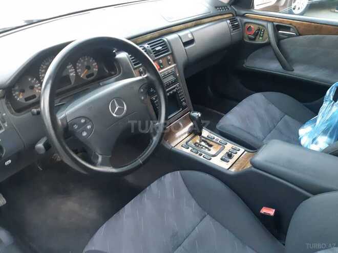 Mercedes E 240 2001, 232,600 km - 2.4 l - Ağcabədi