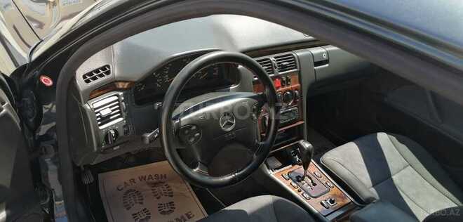 Mercedes E 240 2001, 328,075 km - 2.6 l - Bakı