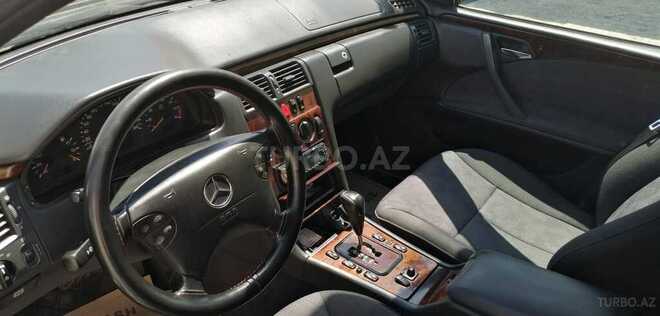 Mercedes E 240 2001, 328,075 km - 2.6 l - Bakı