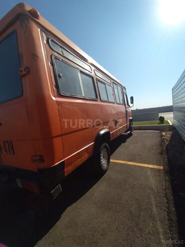 Mercedes 609 D 1991, 300,000 km - 3.0 l - Salyan