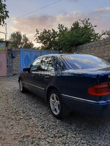 Mercedes E 230 1998, 185,438 km - 2.3 l - Şəki