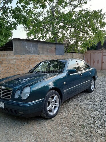 Mercedes E 230 1998, 185,438 km - 2.3 l - Şəki