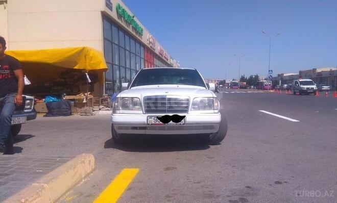 Mercedes E 220 1990, 490,899 km - 2.2 l - Sumqayıt