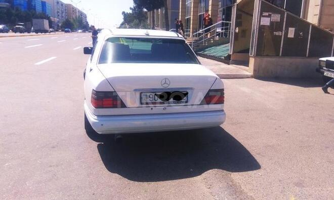 Mercedes E 220 1990, 490,899 km - 2.2 l - Sumqayıt