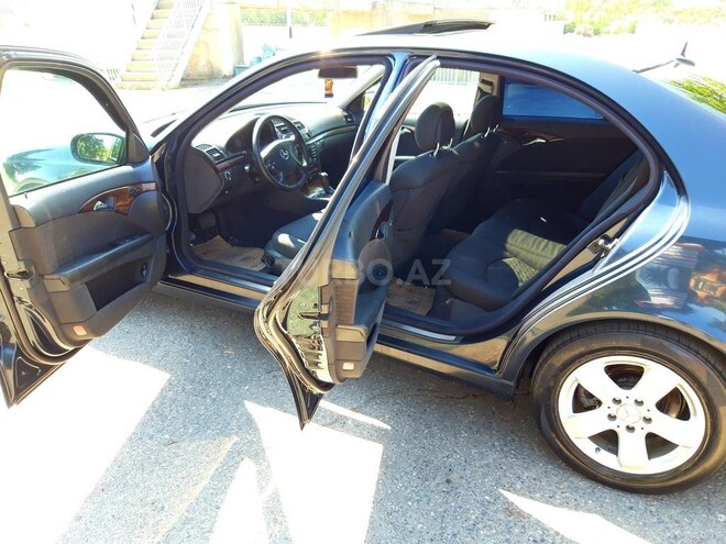 Mercedes E 220 2002, 265,000 km - 2.2 l - Quba