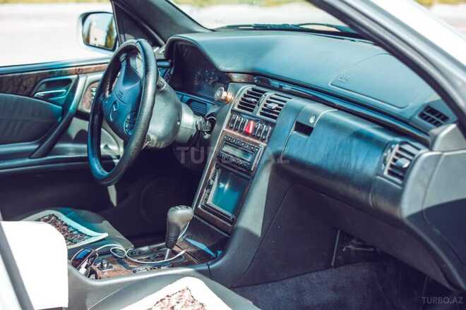 Mercedes E 220 2000, 305,000 km - 2.2 l - Gəncə