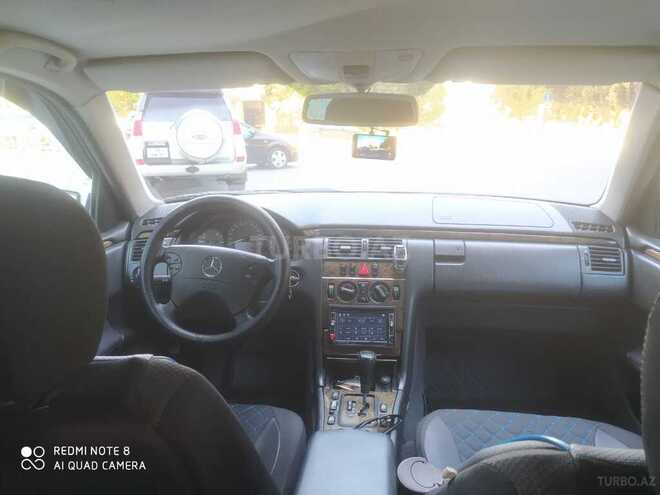 Mercedes E 240 1999, 286,500 km - 2.4 л - Sumqayıt