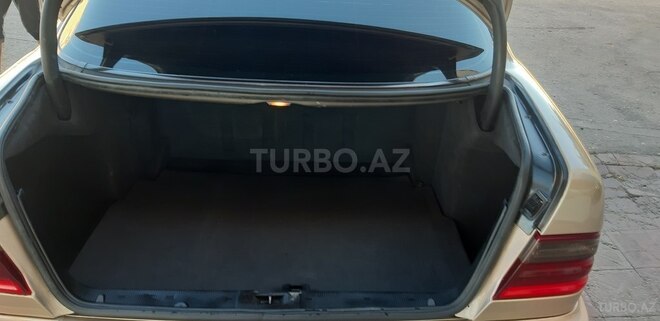 Mercedes E 220 2001, 296,900 km - 2.2 l - Sumqayıt