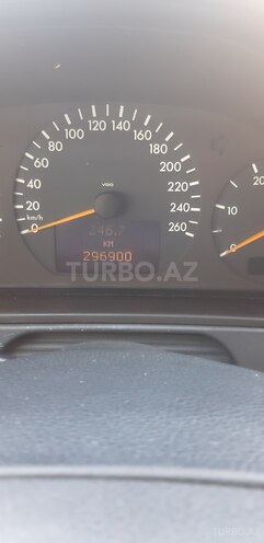 Mercedes E 220 2001, 296,900 km - 2.2 l - Sumqayıt
