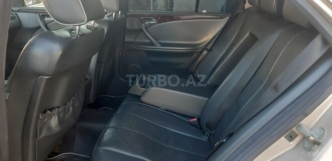 Mercedes E 220 2001, 296,900 km - 2.2 l - Sumqayıt