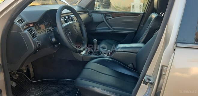 Mercedes E 220 2001, 296,900 km - 2.2 l - Sumqayıt
