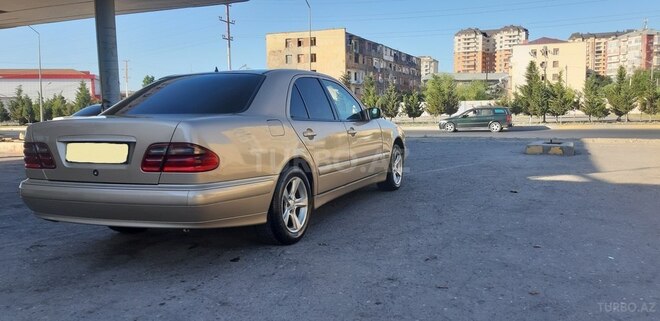 Mercedes E 220 2001, 296,900 km - 2.2 l - Sumqayıt