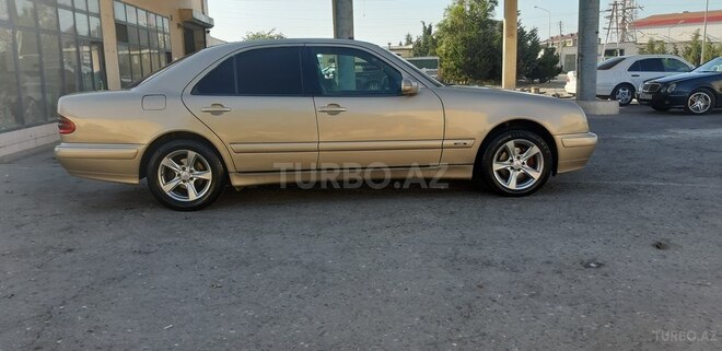 Mercedes E 220 2001, 296,900 km - 2.2 l - Sumqayıt